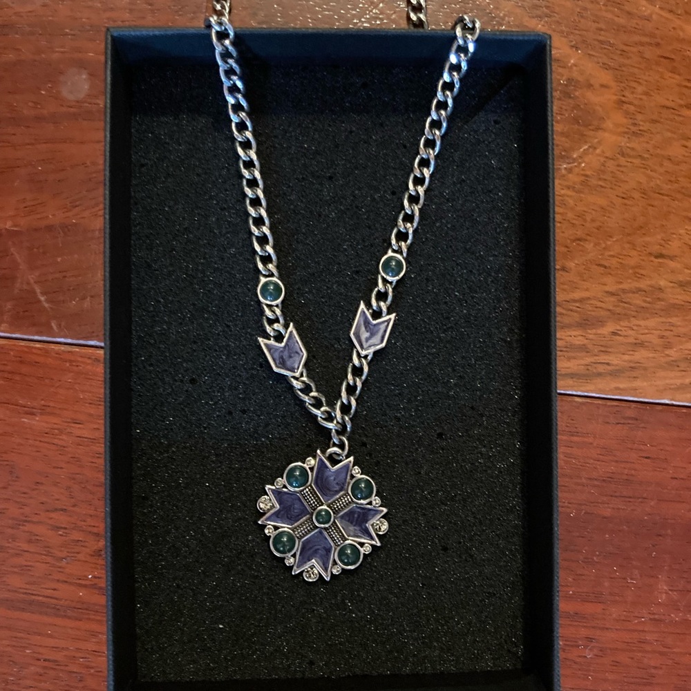 Jewelmint necklace. Silver.